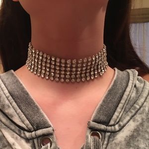 Brilliant choker w/multiple rows of faux diamonds.